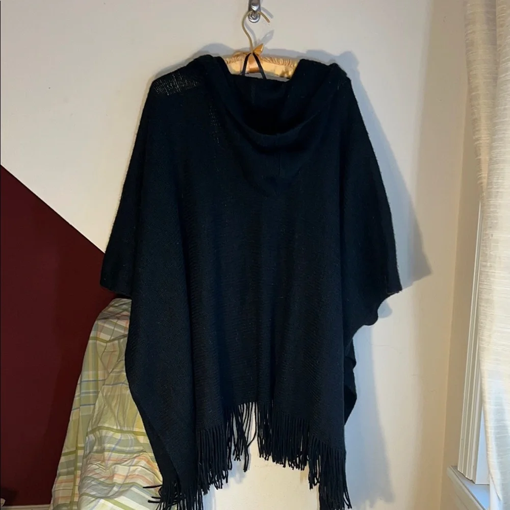 Vince Camuto Black Hooded Batwing Fringed Poncho Cape Shrug Ruana - Picture 3 of 6